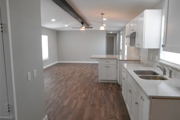 527 CINDY LN