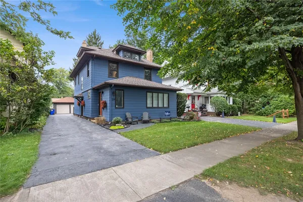 124 PARKSIDE CRES