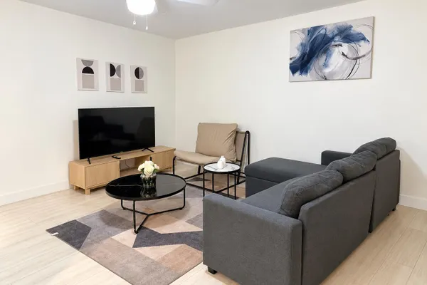 316 SW 15TH ST 3