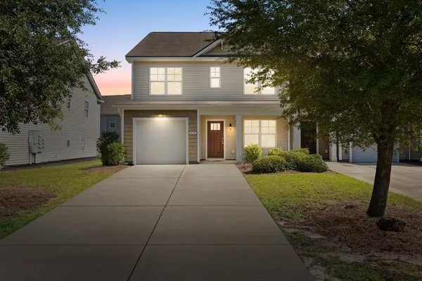 1115 FAIRWAY LN 1115