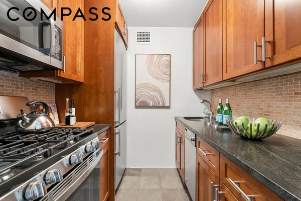 101 W 12TH ST 12K