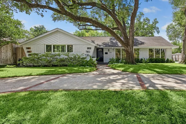 3511 S BRAESWOOD BLVD