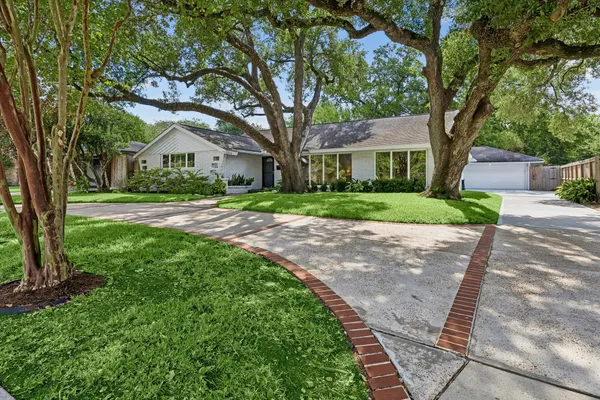 3511 S BRAESWOOD BLVD