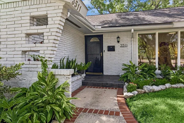 3511 S BRAESWOOD BLVD