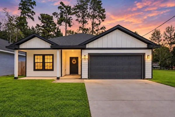 707 MAGNOLIA POINT DR