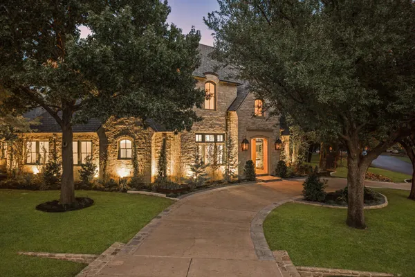 1802 SHADY GROVE CT
