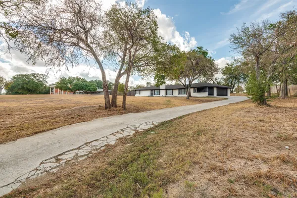 325 CRESCENT DR