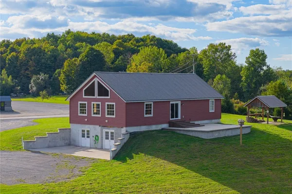 62 NICHOLS RD