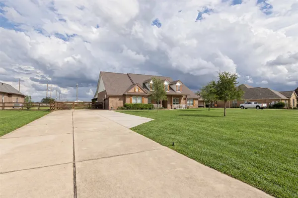 4630 SHADOW GRASS DR