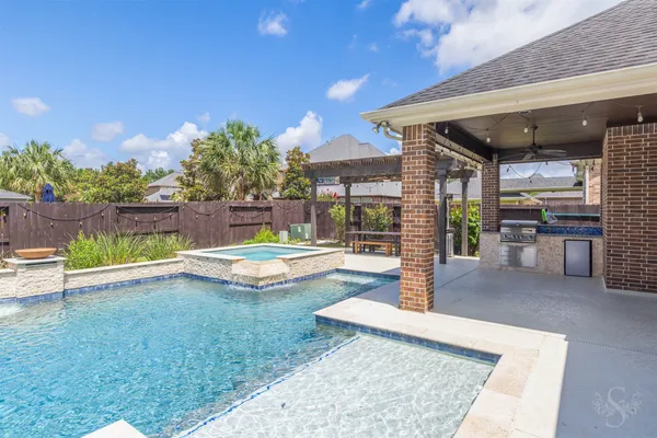 6118 FAYETTE SPRINGS LN