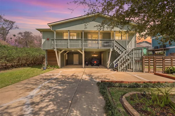 221 OAK RD