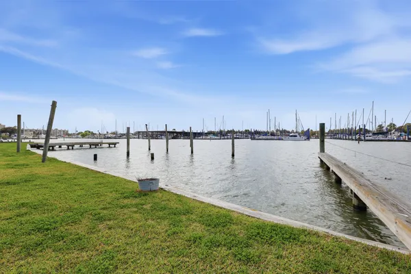 221 OAK RD