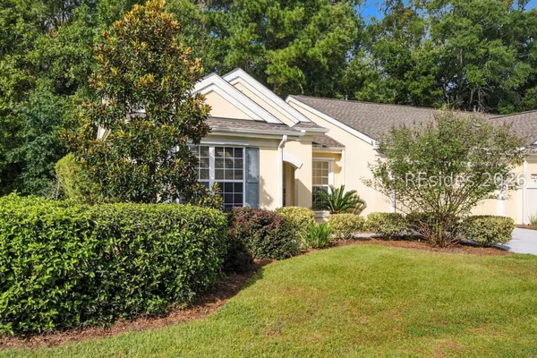 203 LANDING LN