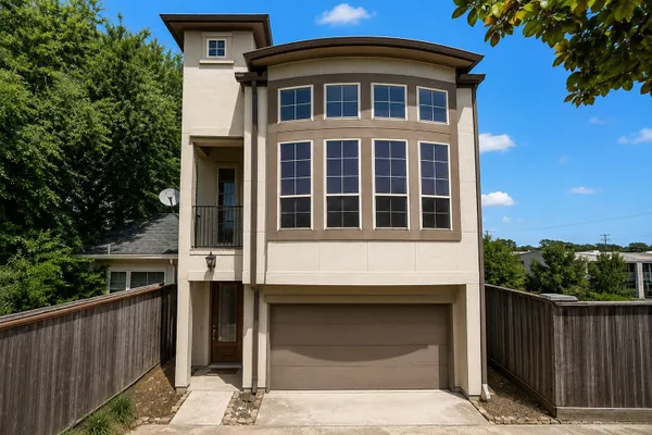 1616 LIVE OAK ST