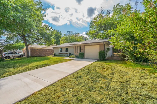 506 DOVER DR