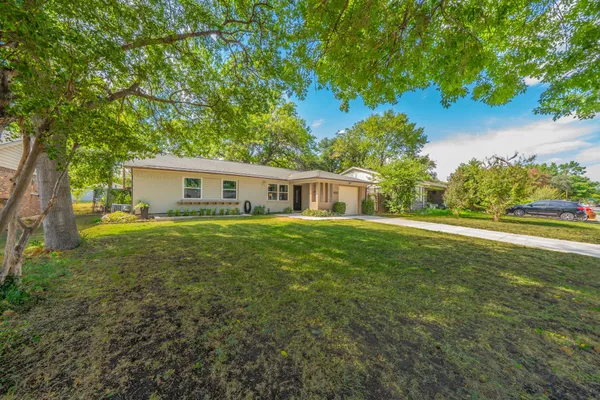 506 DOVER DR