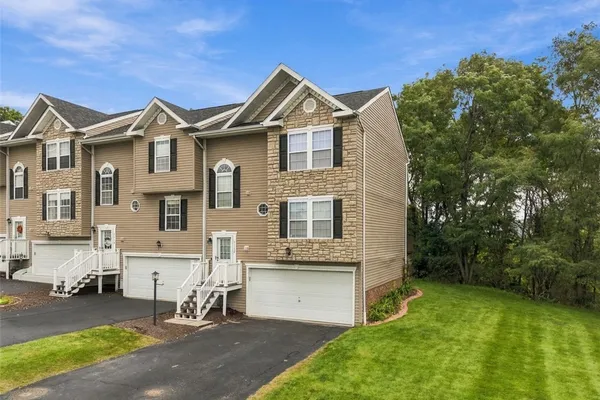 1112 ARROWHEAD DR