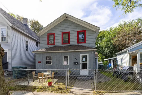39 WOODWARD ST
