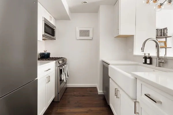 520 W 23RD ST 3H