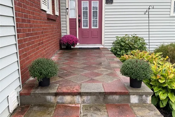 12 COLONY DR