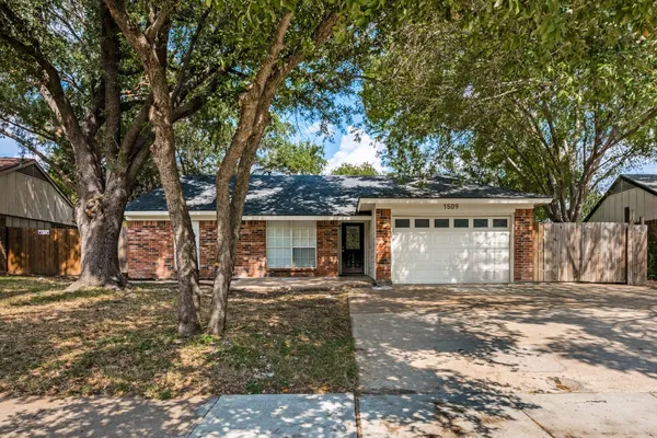 1509 CAPLIN DR