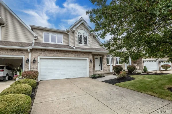 335 WHITE OAK LN