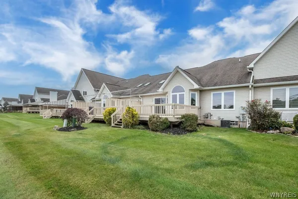 335 WHITE OAK LN