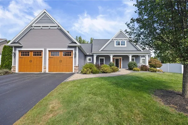 11 MONTGOMERY GLEN DR