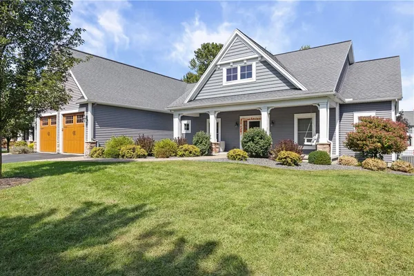11 MONTGOMERY GLEN DR