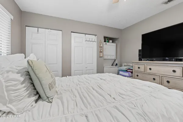 3600 THOMAS DR D207
