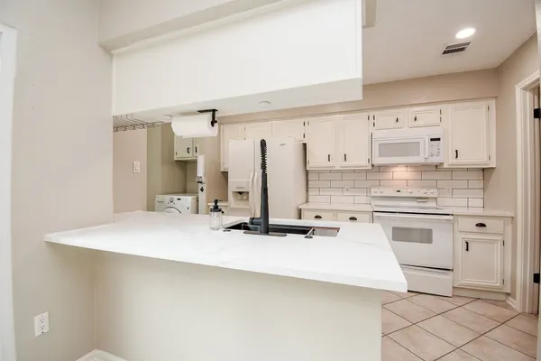 800 COUNTRY PLACE DR 502