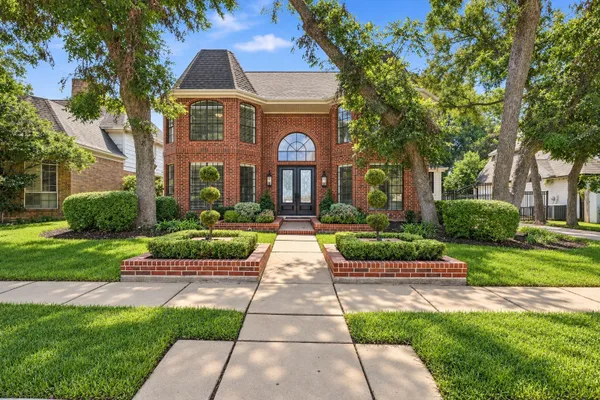 1207 PLANTATION DR