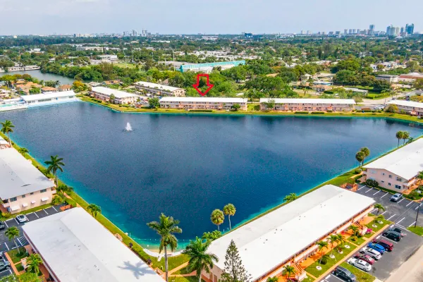 900 SW 10TH TER 19S