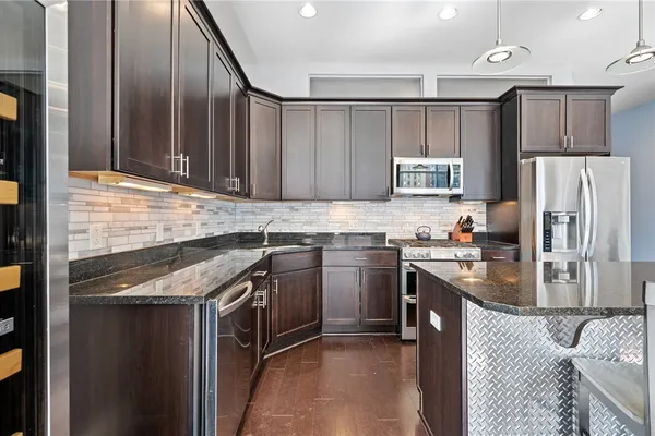 301 5TH AVE 719