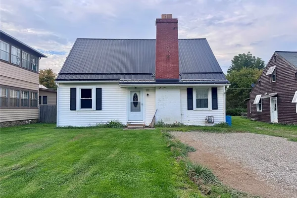 11 MAPLE AVE