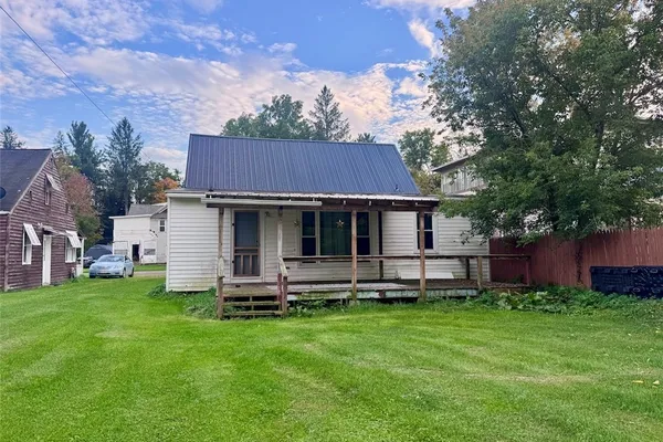 11 MAPLE AVE