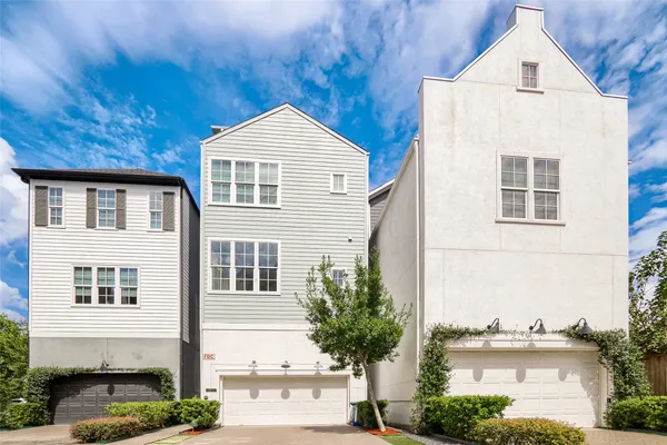 4024 WOODSHIRE VILLAGE EST
