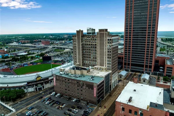 251 MAIN ST 100