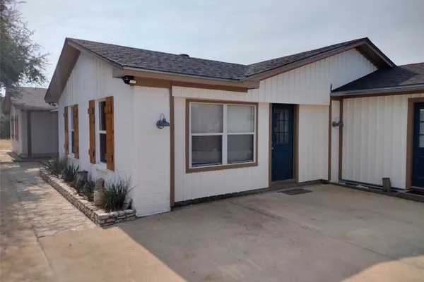 22303 HONEYCOMB LN