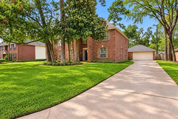 111 PINE MANOR DR