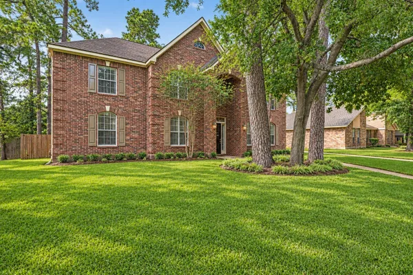 111 PINE MANOR DR