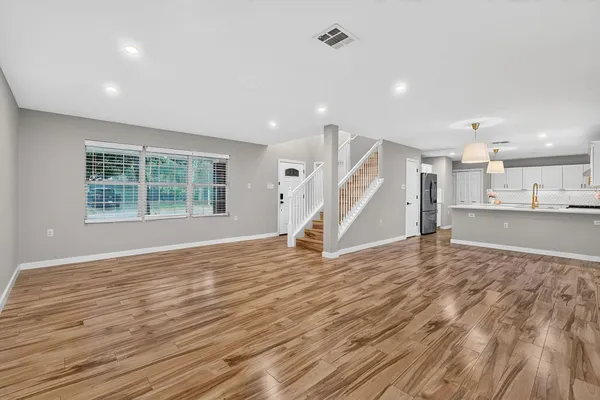 1703 MIMOSA LN