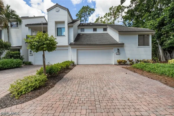 27100 OAKWOOD LAKE DR