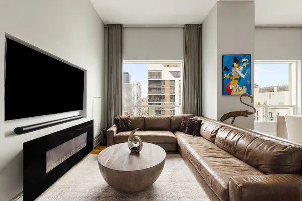 250 E 49TH ST 22BA
