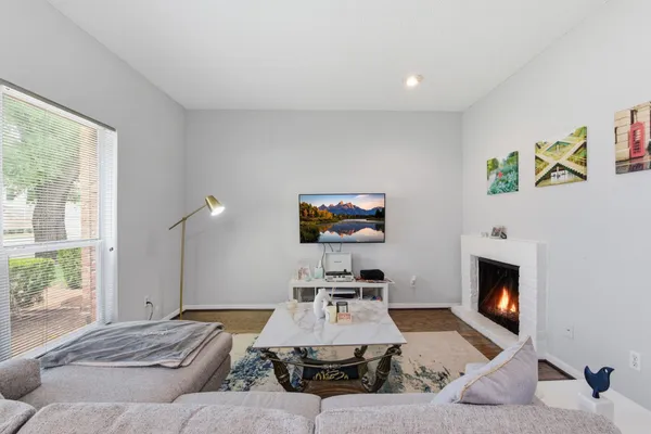 1011 FOUNTAIN VIEW DR