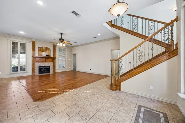 837 THOMAS CROSSING DR