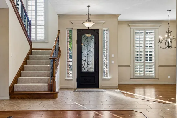 837 THOMAS CROSSING DR