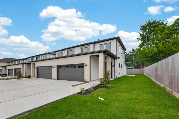 4328 AVRON DR A