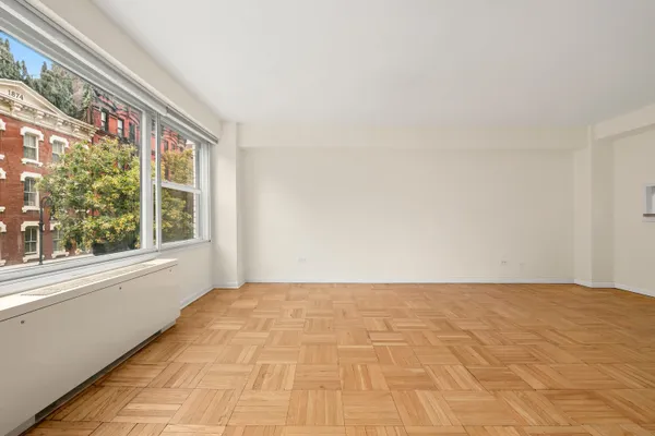 33 GREENWICH AVE 3C
