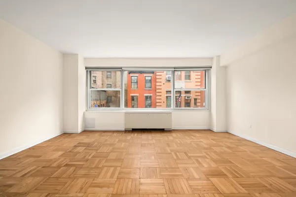 33 GREENWICH AVE 3C